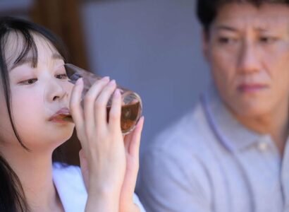 Cháu gái có người yêu, chú tức giận và hành động thô tục