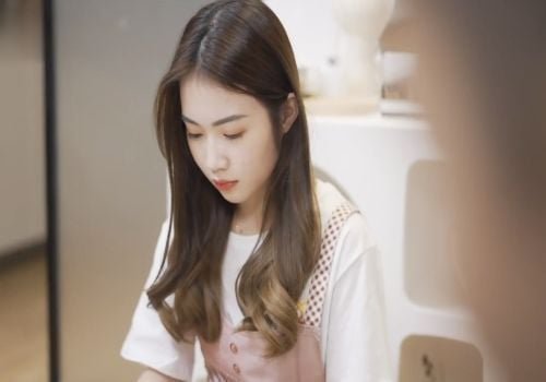 Cha dượng nứng cặc hiếp dâm con đơn vị