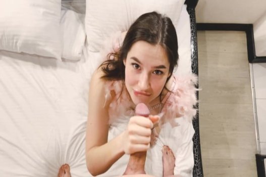 Chị quyến rũ dẫn dắt em trai khám phá thân thể trong buổi ôn tập riêng tư